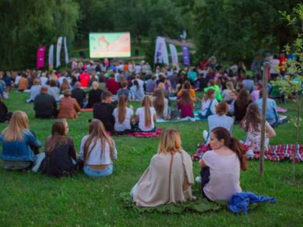 Susitikime po atviru dangumi žiūrėti filmo „Skrydis per Atlantą“