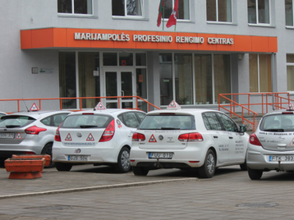 Vairavimo mokyklų mokinių meistriškumo konkurso nugalėtoja - mergina