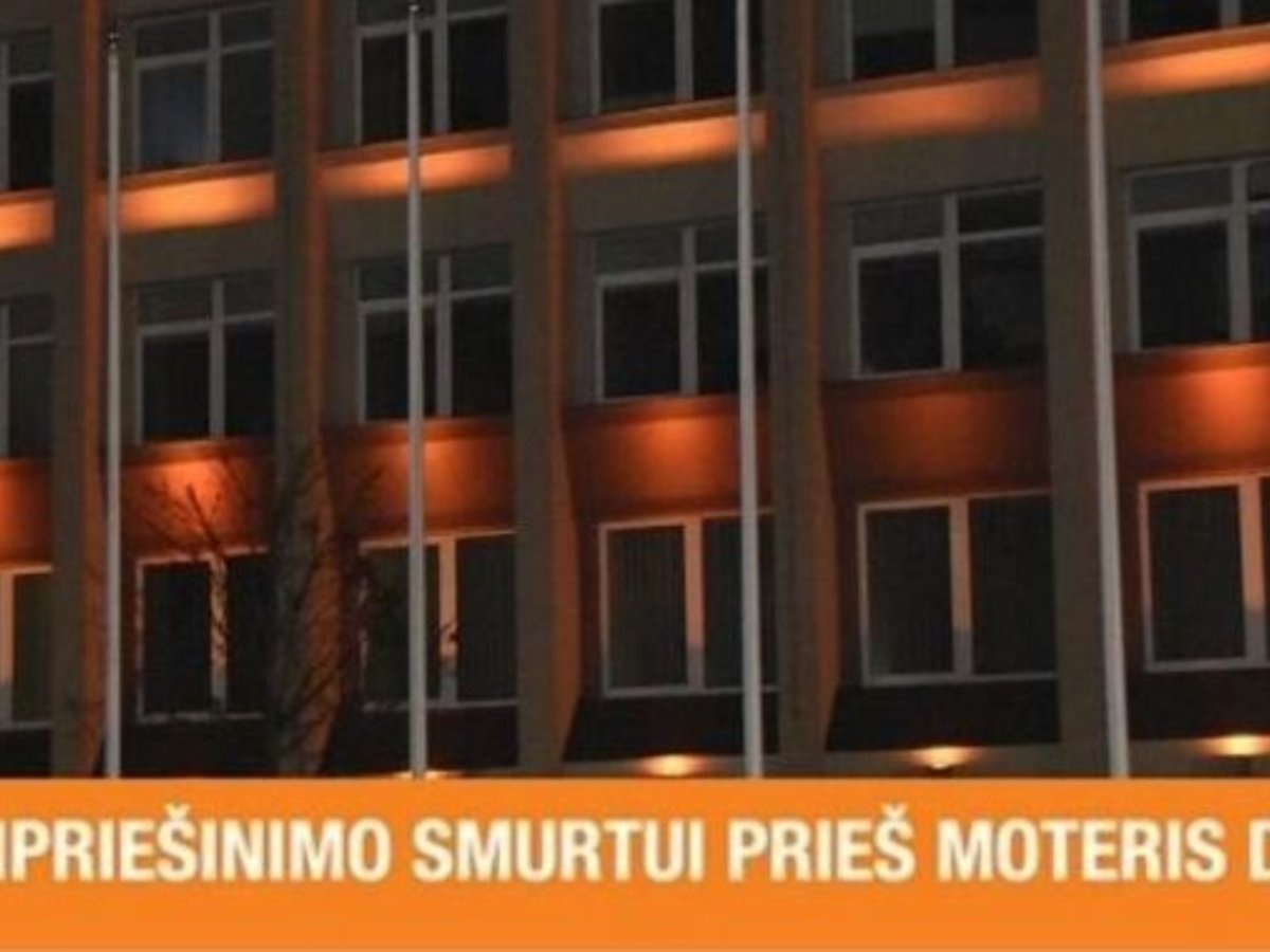 Oranžinė spalva – kovos prieš smurtą simbolis – Marijampolėje