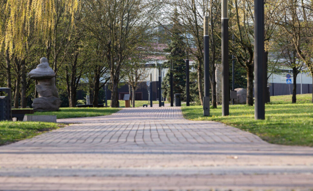 Parkai, pažintiniai takai ir sodai vėl atviri lankytojams