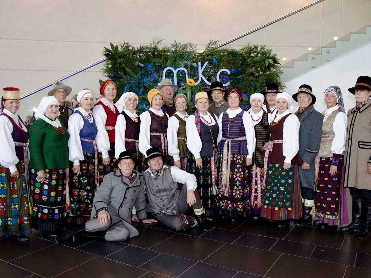  Mėgėjų meno kolektyvams – finansavimas įsigyti tautiniams kostiumams ir muzikos instrumentams