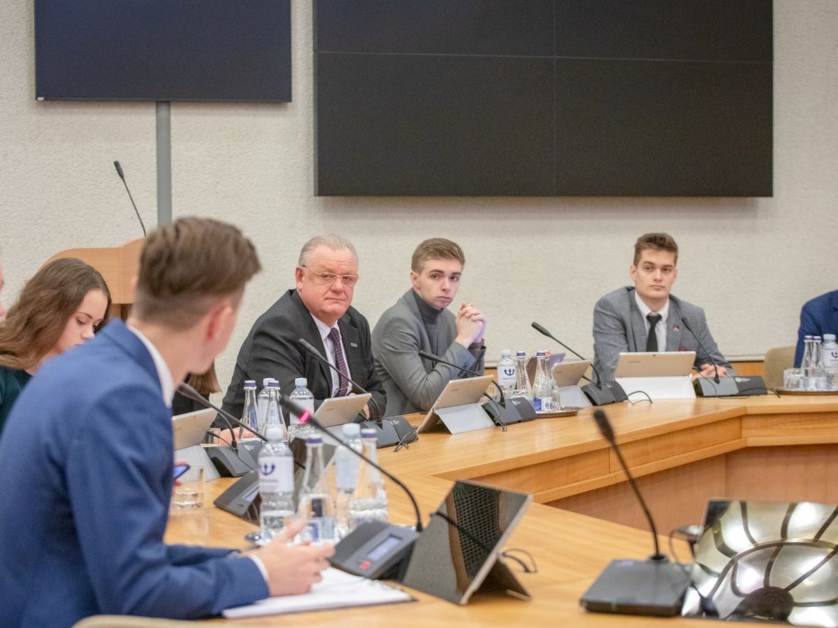 Projektas „Moksleiviai – į Vyriausybę“ jau laukia pilietiškų jaunuolių paraiškų
