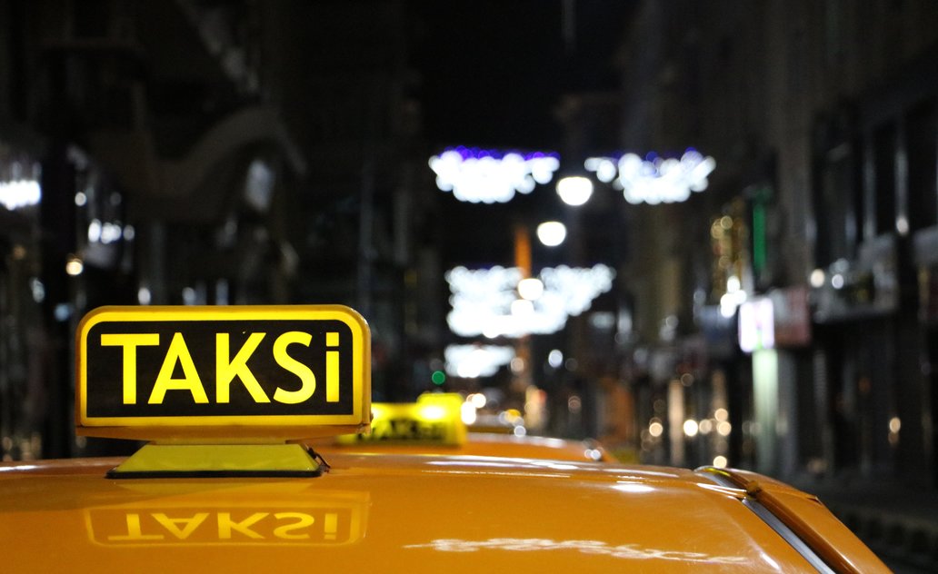 Leidimus pavėžėtojams ir taksistams išduos LTSA
