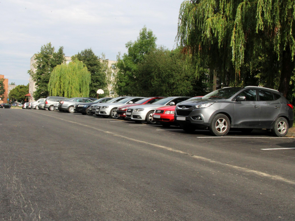 Tęsiami automobilių stovėjimo aikštelių remonto darbai