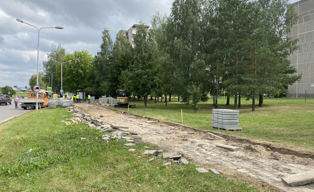 Mokolų mikrorajone atnaujinamas dar vienas pėsčiųjų takas 