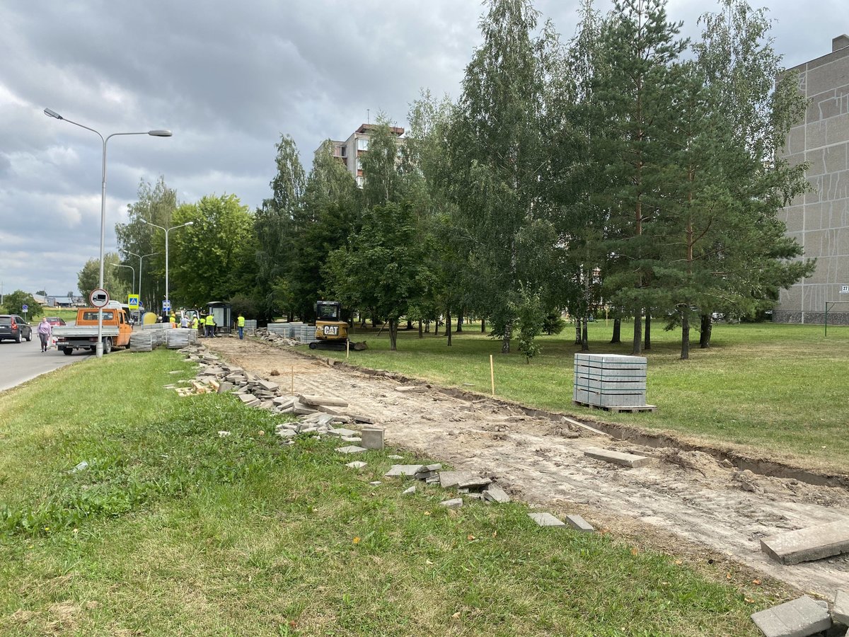 Mokolų mikrorajone atnaujinamas dar vienas pėsčiųjų takas 