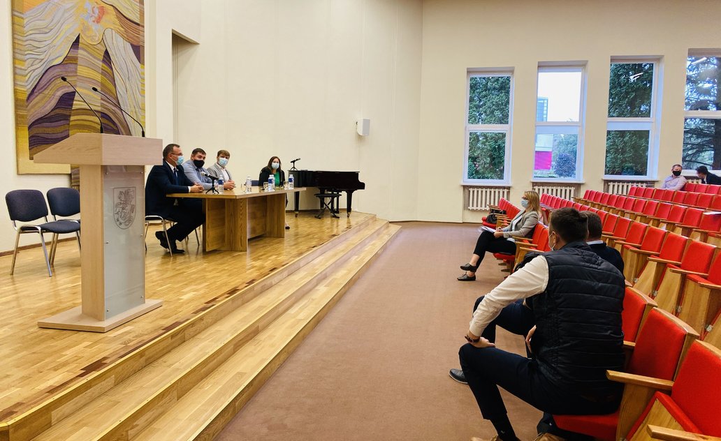 Aplinkos ir kaimo reikalų posėdyje kalbėta apie gyvūnų gerovę, kuri priklauso nuo visų mūsų