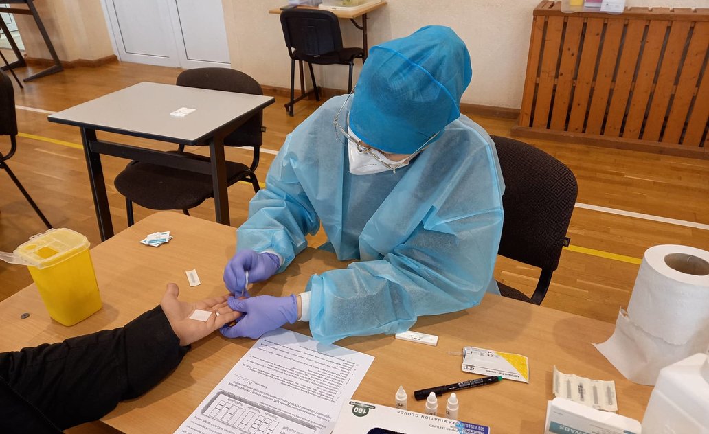 Ugdymo įstaigų darbuotojų testavimas: dešimtadalis tiriamųjų virusu persirgę