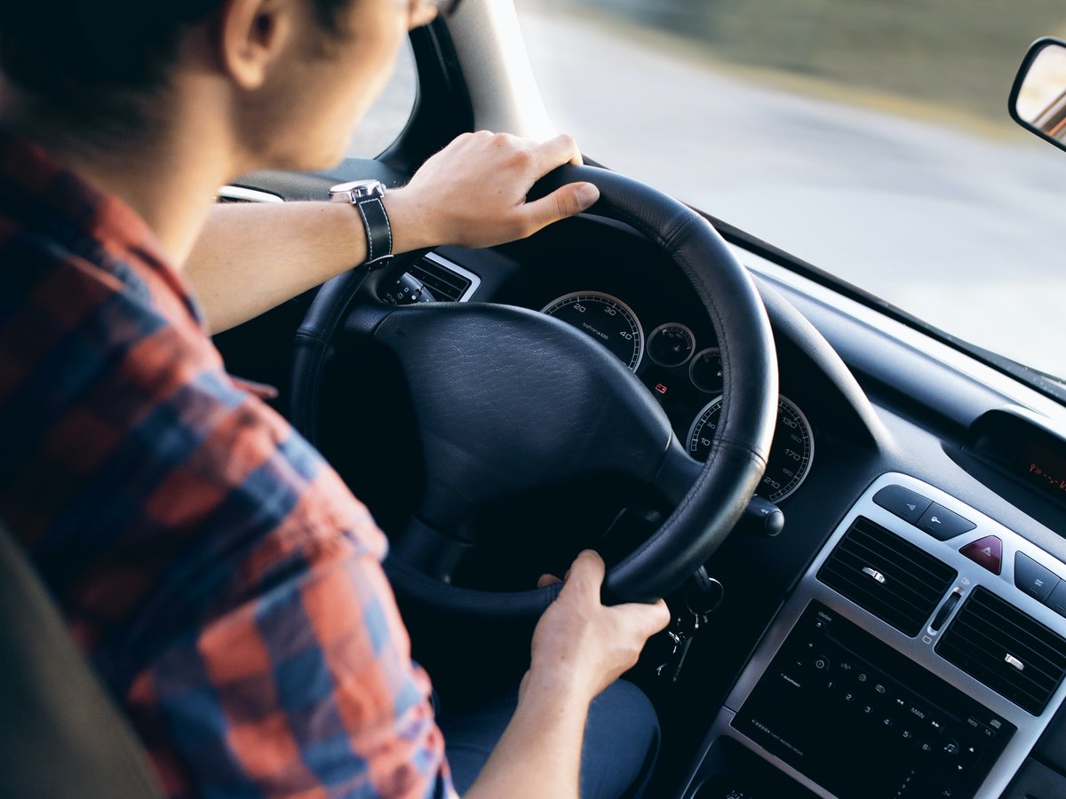 Vairuotojų dėmesiui: dėl automobilių parkavimo Laisvės ir Vasario 16-osios g. Marijampolėje kovo 10