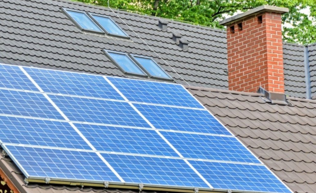 Kviečia teikti paraiškas saulės elektrinėms įsirengti ir seniems šildymo katilams pasikeisti 