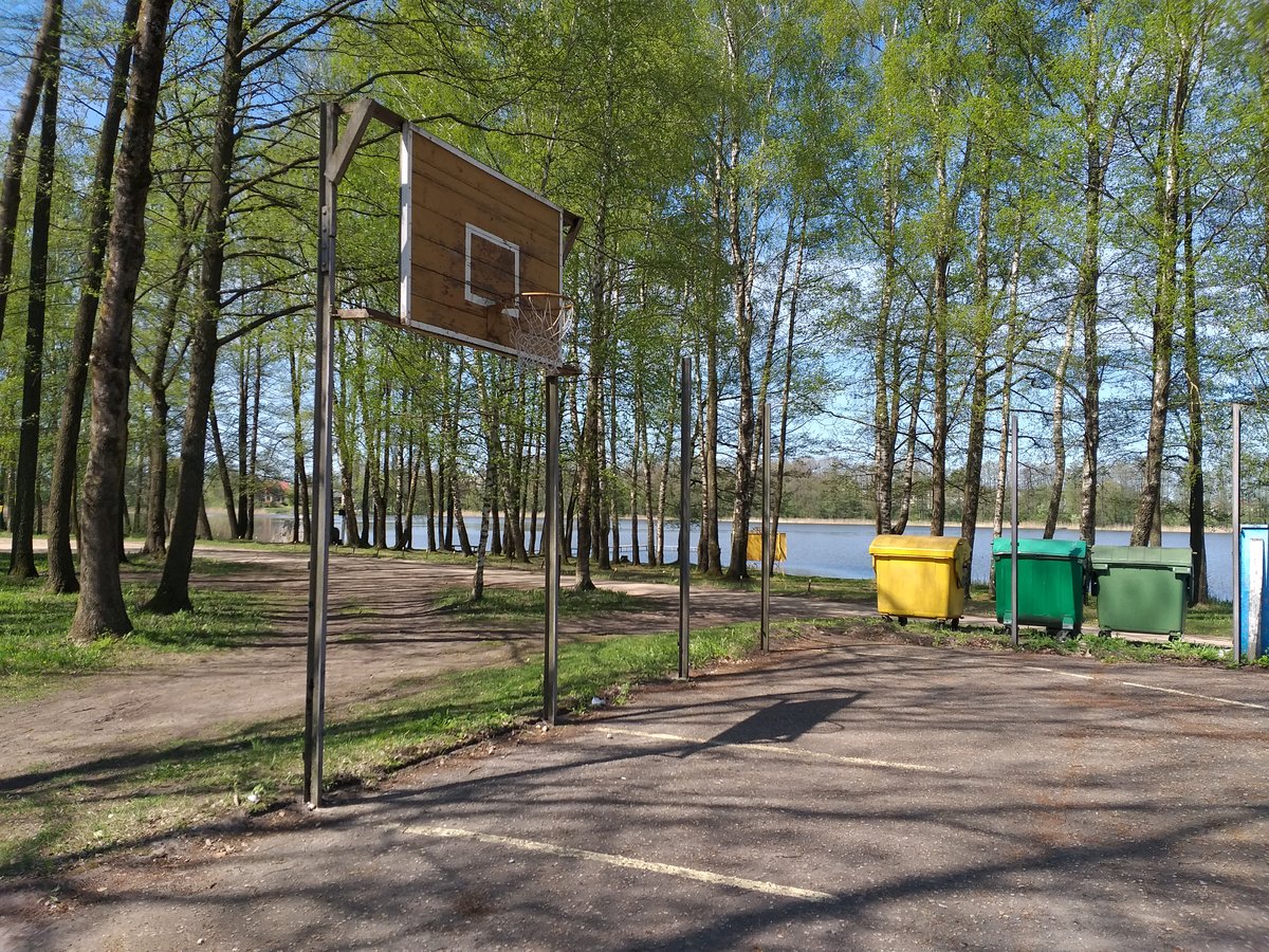 Yglos ežero pakrantė taps dar patrauklesnė: atnaujinama  krepšinio – lauko teniso aikštelė