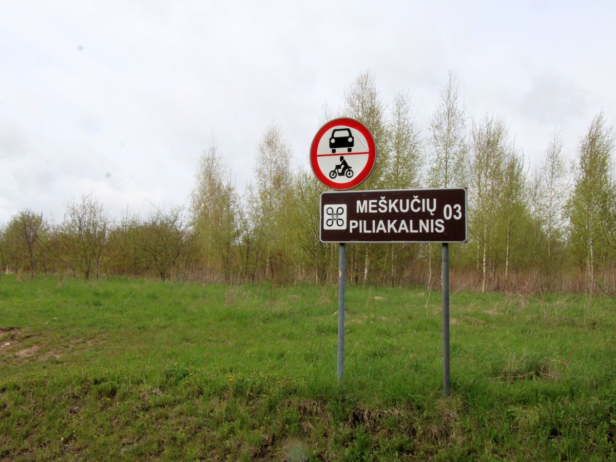  Meškučių piliakalnio prieigos ne vieta keturračių vairuotojams 