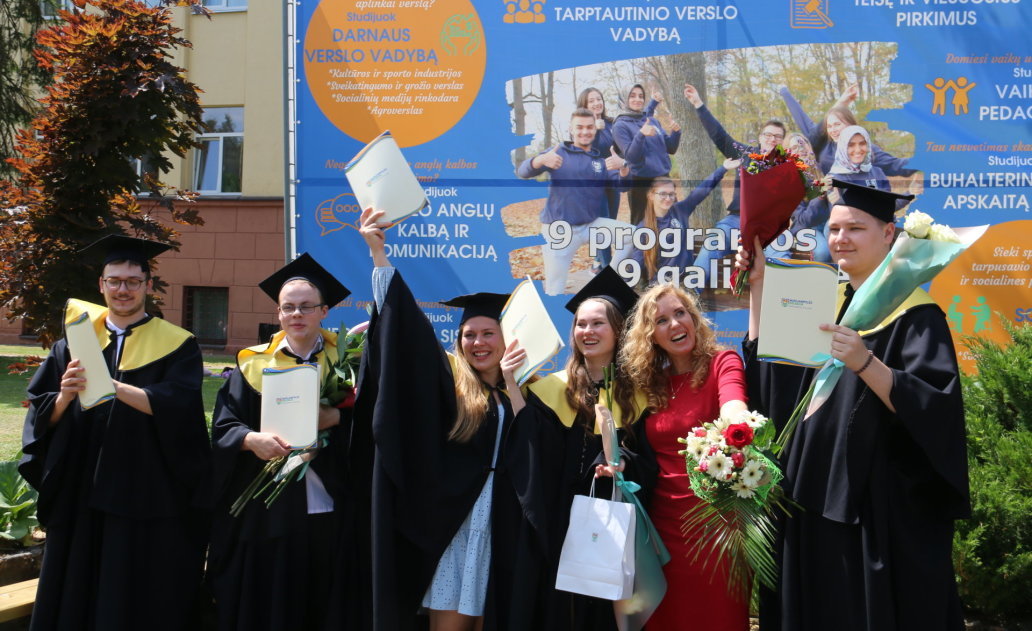 Aukštojo mokslo diplomai įteikti Marijampolės kolegijos absolventams