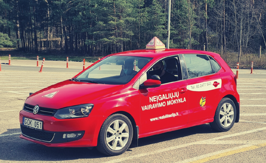 Nemokami vairavimo kursai judėjimo negalią turintiems asmenims 2021 