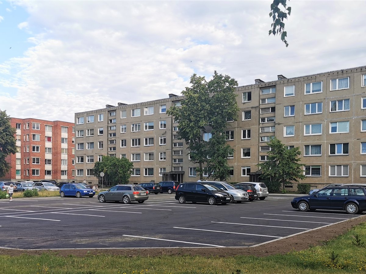 Rekonstruota automobilių stovėjimo aikštelė R. Juknevičiaus gatvėje