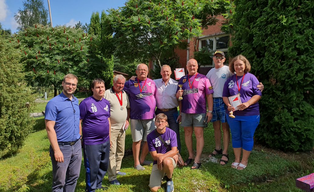 Aplankyti žmonių su negalia sporto stovyklos dalyviai