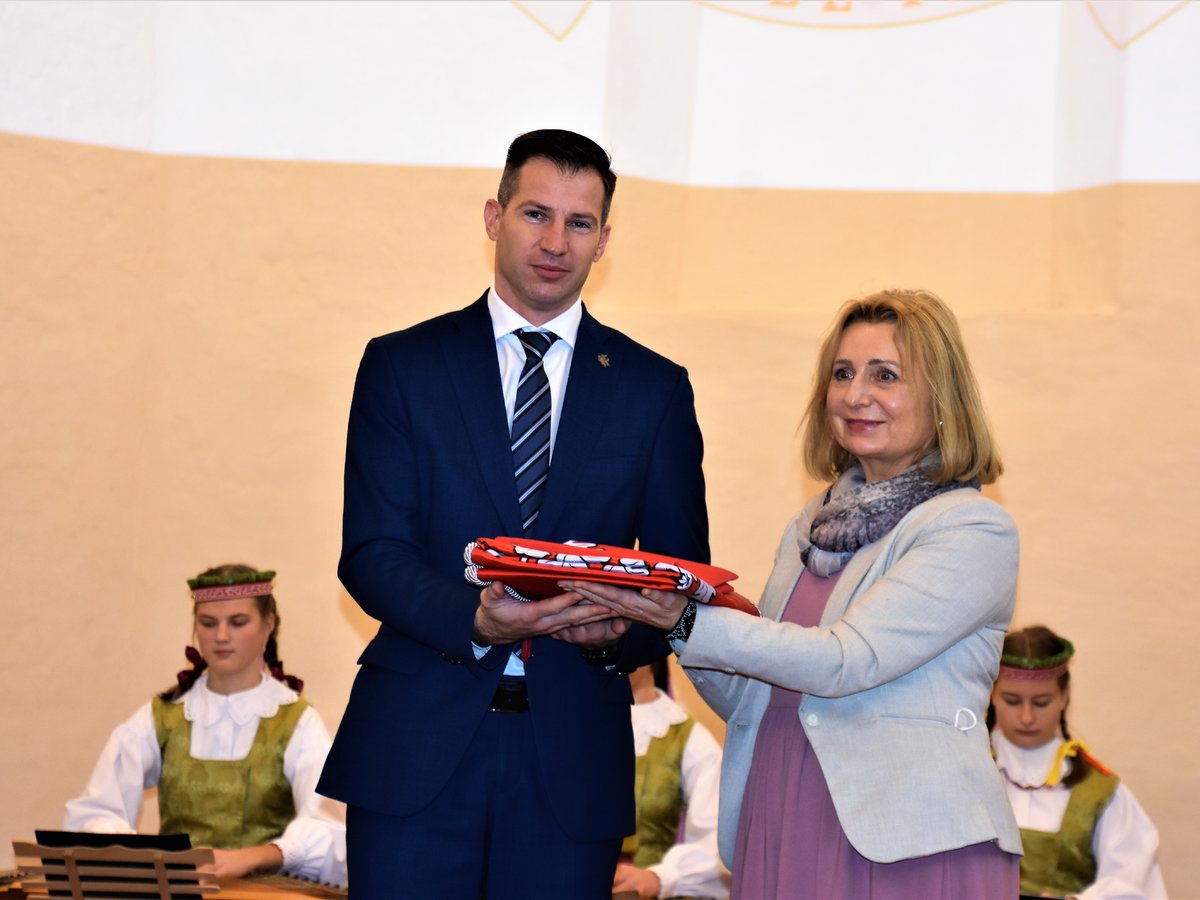 Savivaldybei iškilmingai perduota Sūduvos regiono vėliava