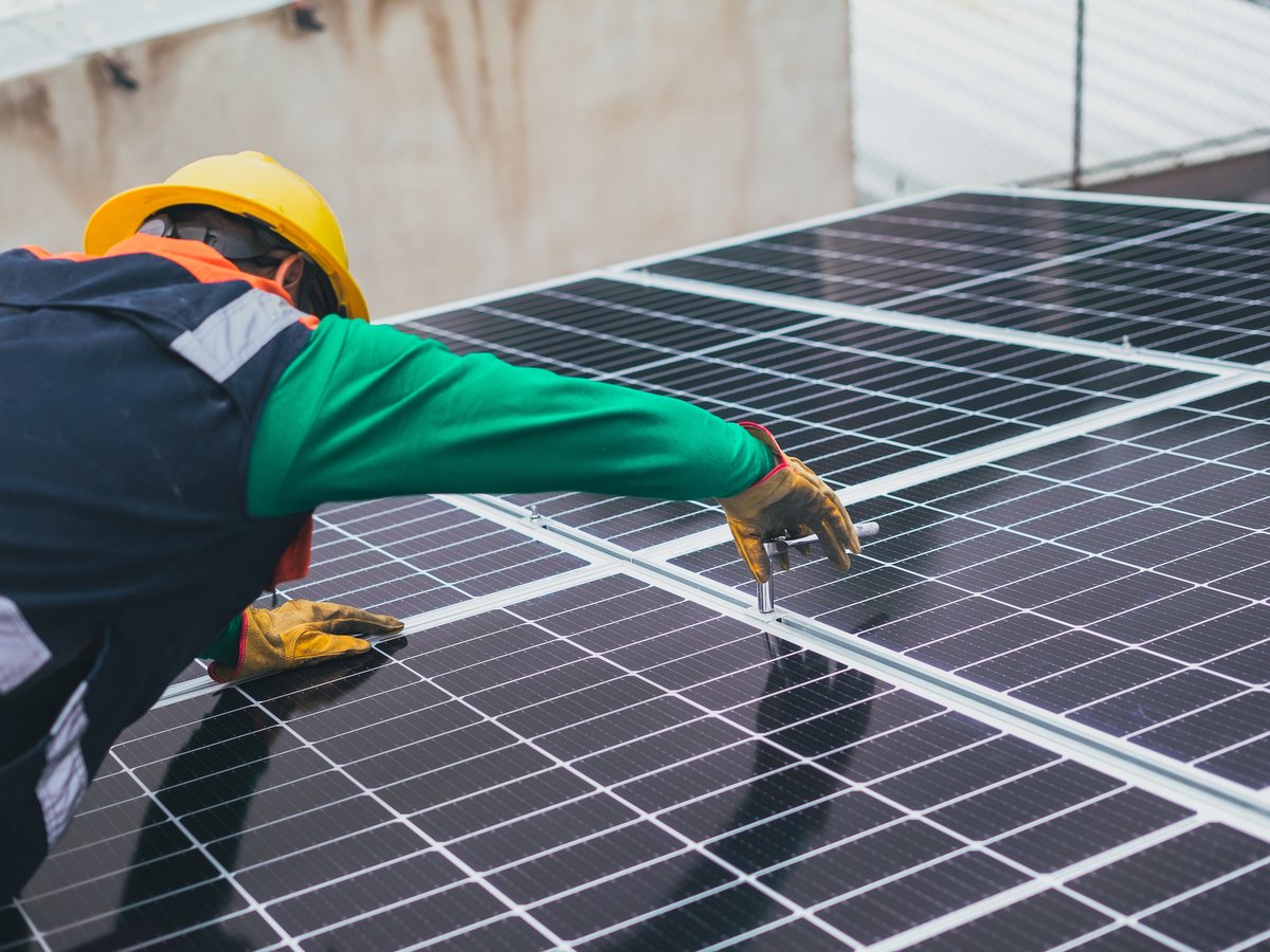 Parama saulės elektrinėms įrengti mažas pajamas gaunantiems gyventojams