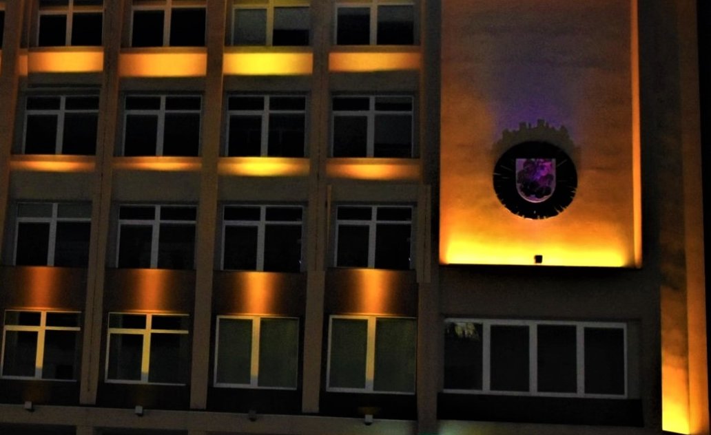 Marijampolėje pastatai nušvito oranžine spalva