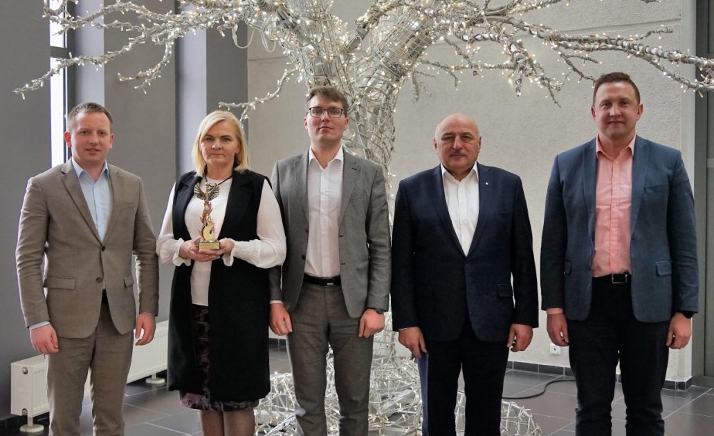 „Auksinio fenikso“ apdovanojimas -  Marijampolės kultūros centro direktorei Rimai Striaušienei