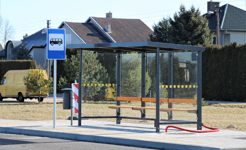 Naujas viešojo transporto laukimo paviljonas ties sustojimu „Triobiškiai“