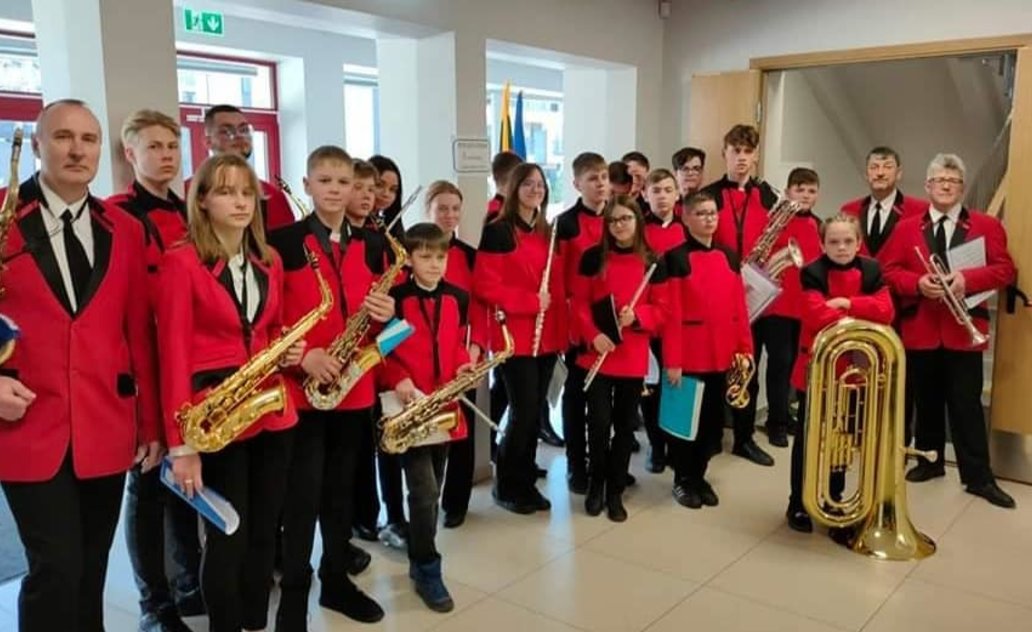  Sveikinimai Marijampolės meno mokyklos pučiamųjų instrumentų orkestrui