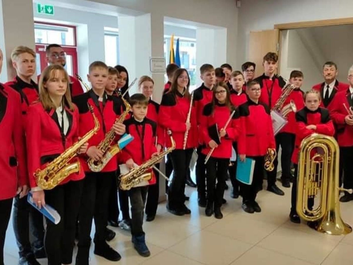  Sveikinimai Marijampolės meno mokyklos pučiamųjų instrumentų orkestrui