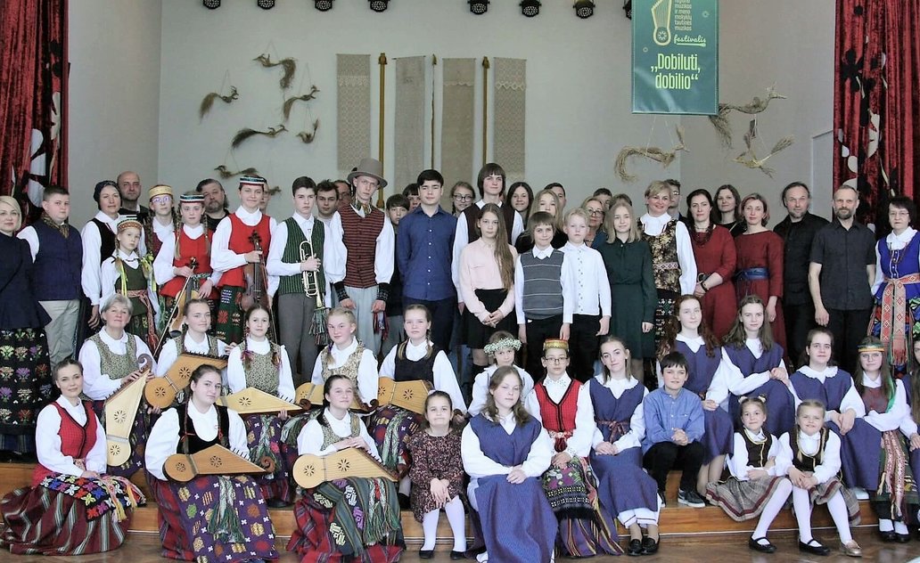 Festivalyje „Dobiluti, dobilio“ džiugino nuostabus Sūduvos krašto dainų  ir instrumentų skambesys