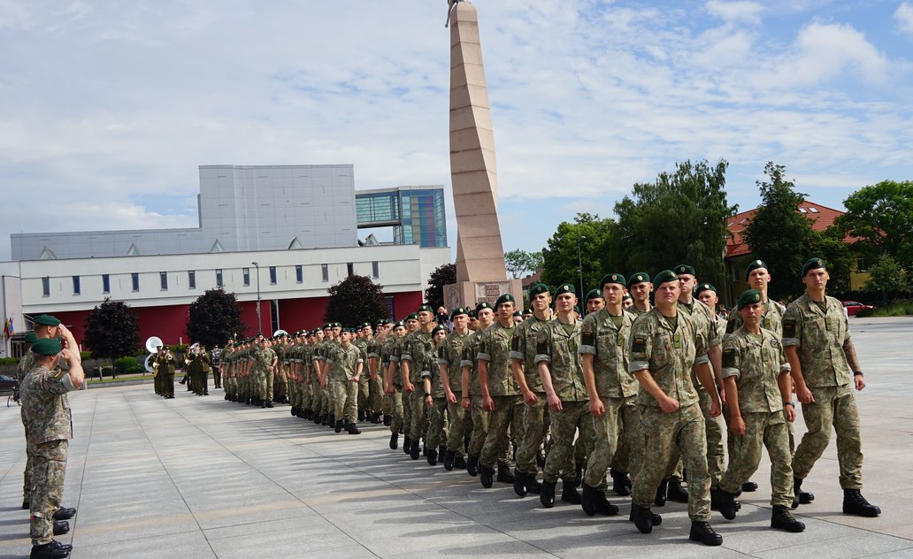 Marijampolės bataliono vadų pasikeitimas ir privalomosios tarnybos karių išlydėtuvės