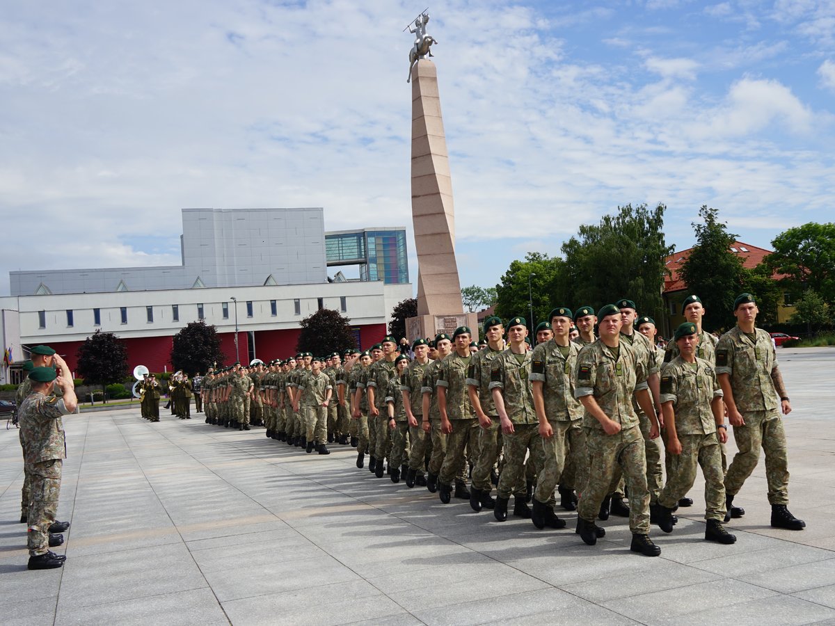 Marijampolės bataliono vadų pasikeitimas ir privalomosios tarnybos karių išlydėtuvės