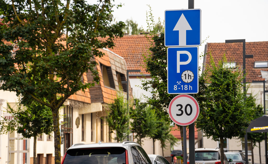 Marijampolėje daugėja automobilių stovėjimo laiką ribojančių ženklų