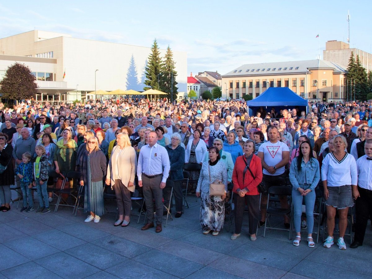 Valstybės diena Marijampolėje paminėta su Sūduvos džiazo orkestru ir darniai suskambusia...