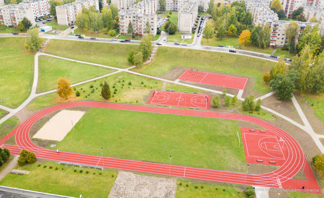 Atnaujintas „Šaltinio“ progimnazijos stadionas ir jo prieigos