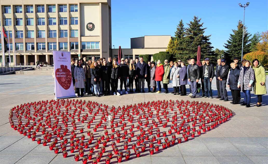 Minint Pasaulinę organų donorystės dieną uždegta  600 žvakučių 