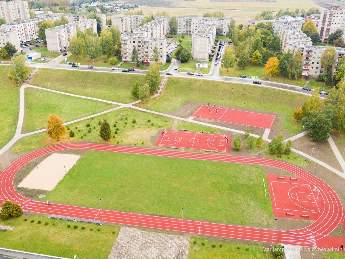 Atnaujintas „Šaltinio“ progimnazijos stadionas ir jo prieigos