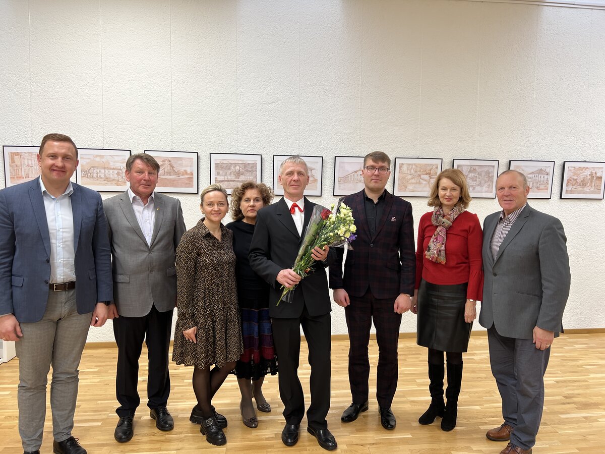 Negalia netrukdo kurti grožio: Edgaro Lajaus piešta Marijampolė puikuojasi parodoje