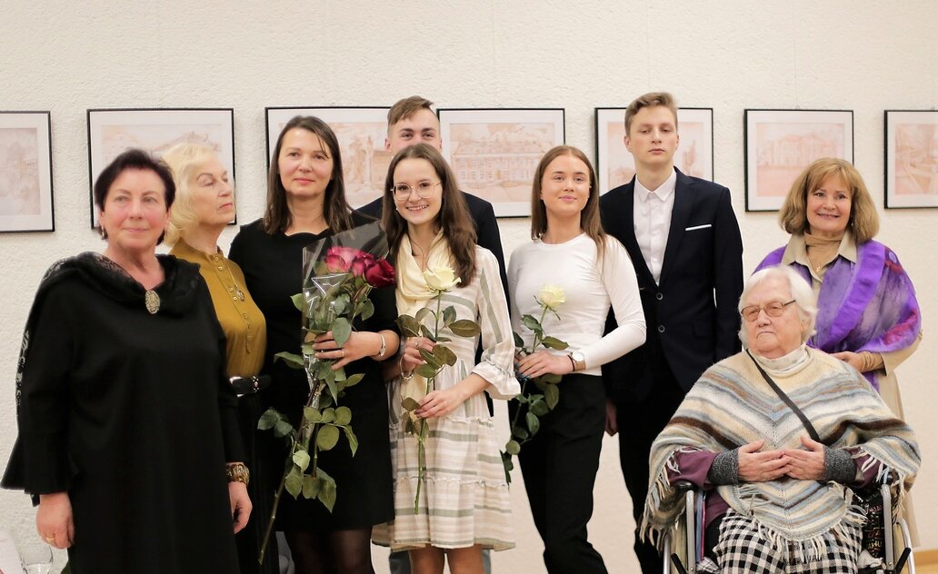 Į gimtinę sugrįžo su pirmąja poezijos  knyga