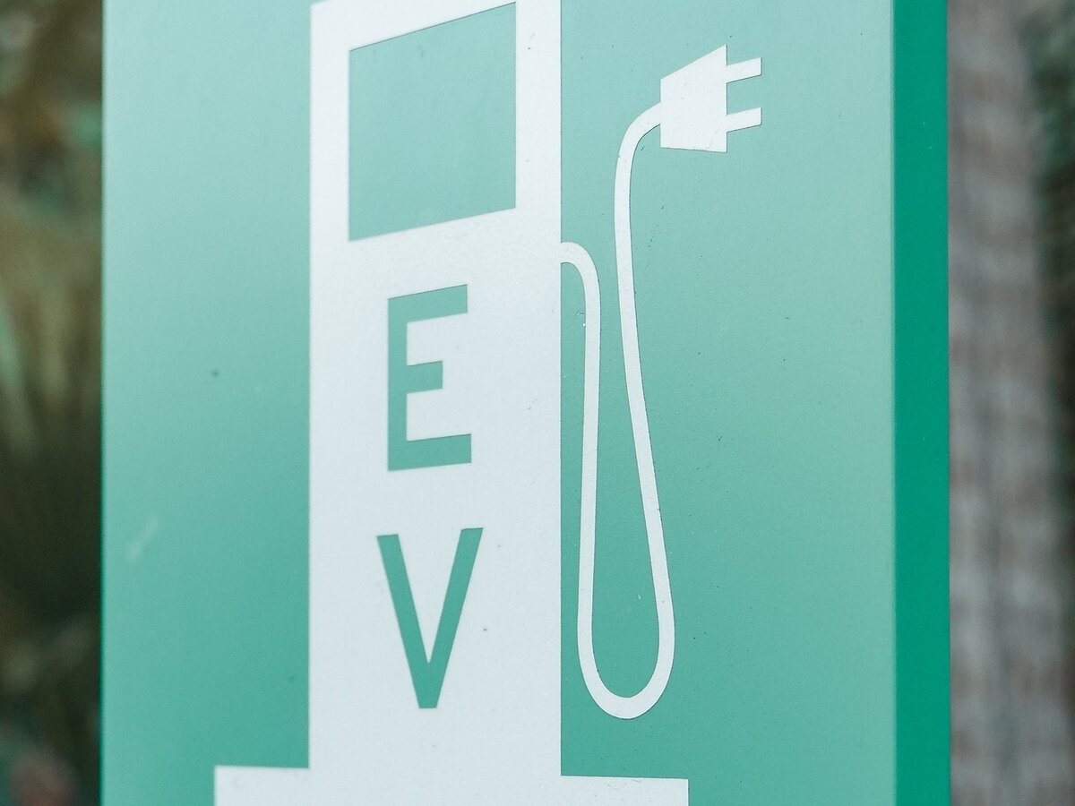 Aktualu norintiems įsirengti elektromobilių įkrovimo prieigas