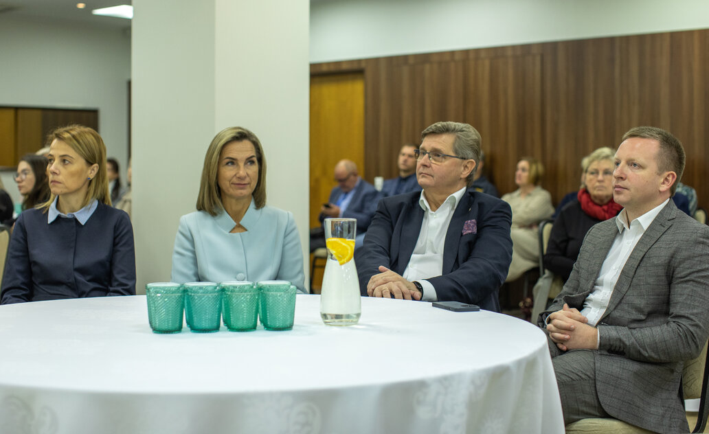Marijampolės savivaldybės švietimo įstaigų vadovams pristatytos jaunimo progresinio finansinio...