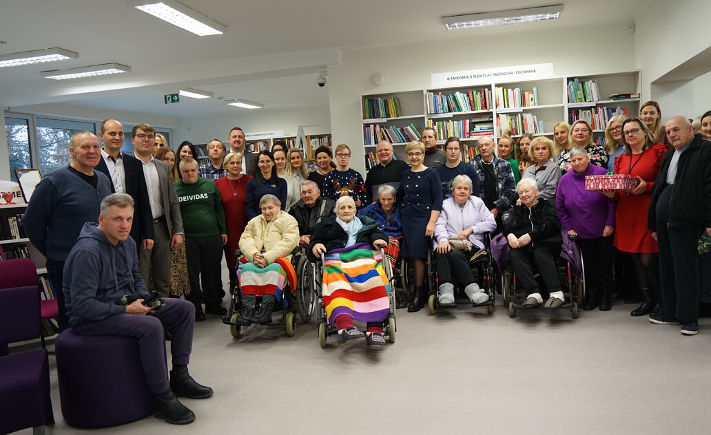 Pasitinkant Tarptautinę neįgaliųjų dieną – spalvingos parodos atidarymas