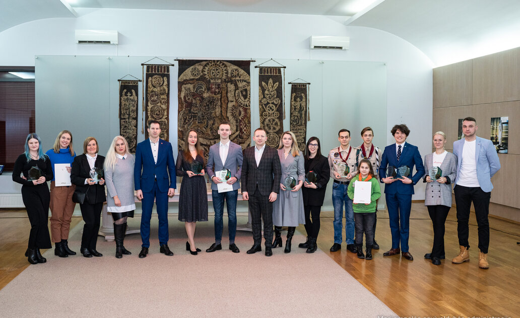Apdovanoti aktyviausi jaunuoliai ir jaunimo organizacijos
