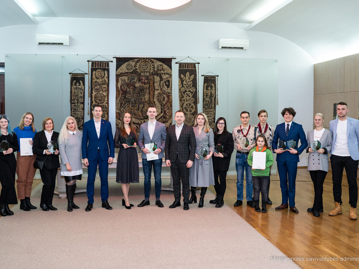 Apdovanoti aktyviausi jaunuoliai ir jaunimo organizacijos