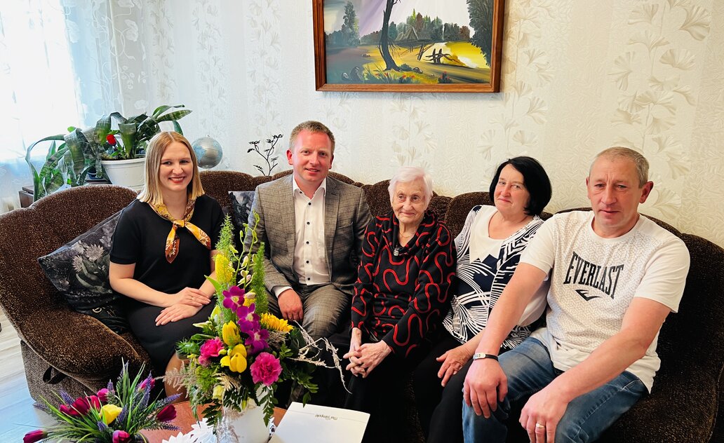 100 metų skaičiuojanti Teresė nė už ką galvos nedengtų skarele