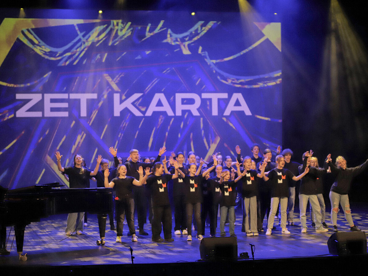 Meno mokyklos bendruomenės dovana –  nuostabus muzikinis spektaklis „Z karta”