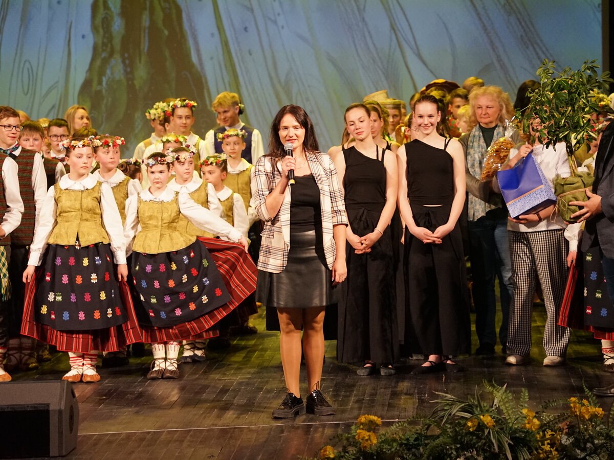 „Draugų būryje“ – spalvinga šokių pynė Meno mokyklos choreografijos  skyriaus 40-mečiui