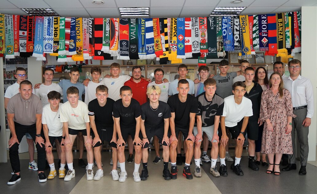 Marijampolės futbolo centre  pasveikinti „Sūduvos“ U-18 komandos futbolininkai