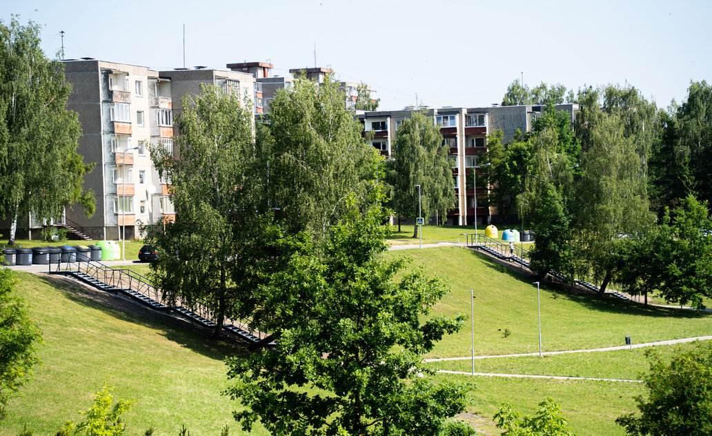 Atnaujinti jau paskutiniai į „Šaltinio“ progimnazijos stadioną vedantys laiptai