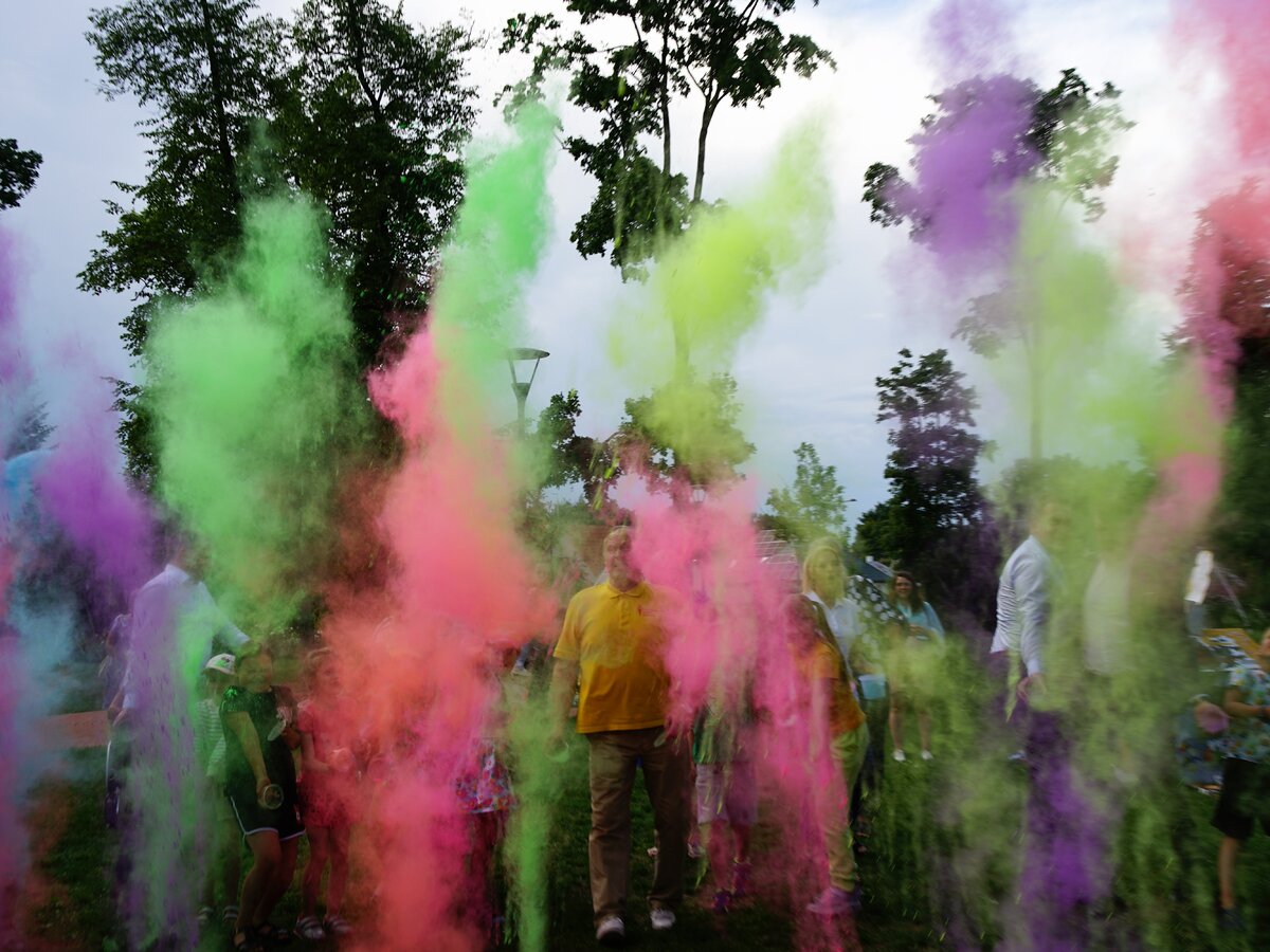 Marijampolėje iš savivaldybės vadovų, globos specialistų, tėvų ir  vaikų rankų sklido širdies...