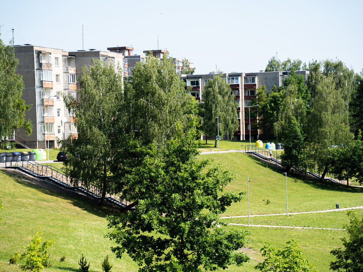 Atnaujinti jau paskutiniai į „Šaltinio“ progimnazijos stadioną vedantys laiptai