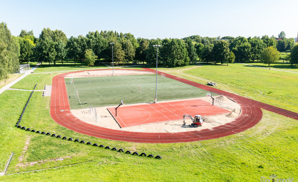 Atnaujinamas Sūduvos gimnazijos stadionas